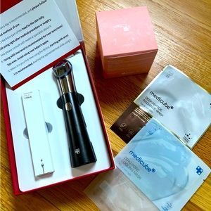 Medicube Age-R Booster H and gel